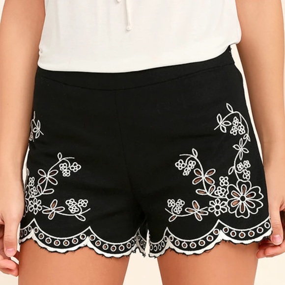 Embroidered shorts - Picture 1 of 6